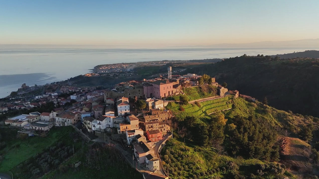 Carica il video: 